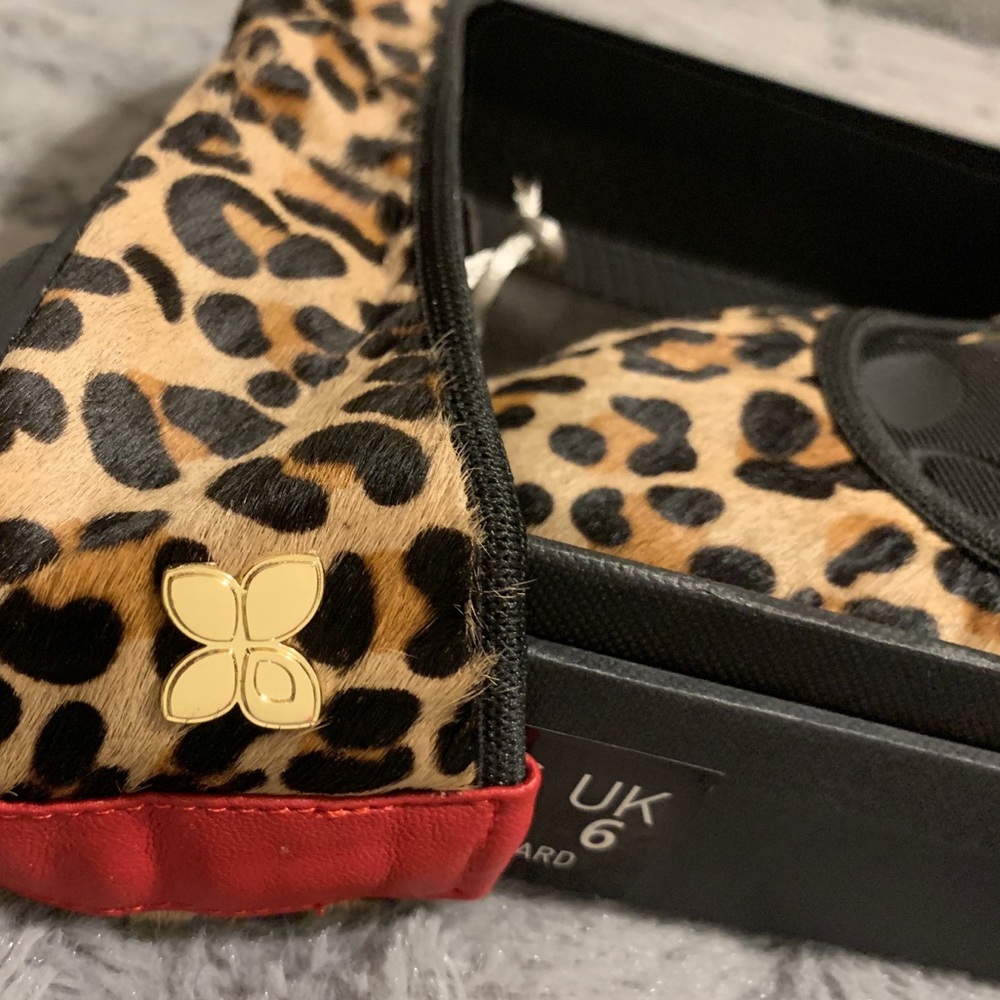 Leopard Flats Size 8 US